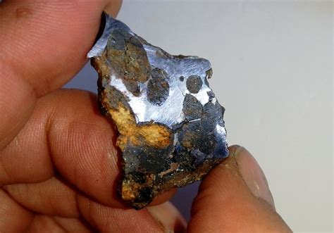 Fresh meteorites have a lot more clues to help in their recognition. Stony-Iron Meteorite - 9.8 g - Catawiki