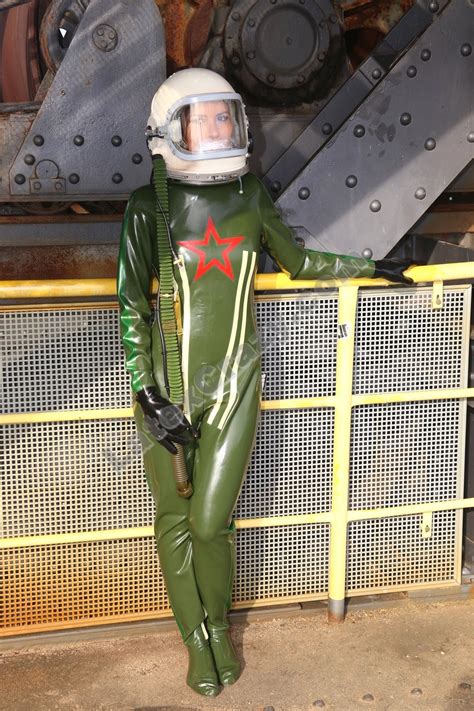 Latexcrazy Heavy Rubber Jet Fighter Catsuit Mit Angesetztem Helm