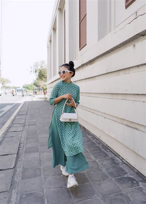 Mỹ chi hát say sưa, cô bé có thể hát bất cứ đâu ngay lúc phụ mẹ bán chè, trên nói về niềm mơ ước của mình, ngoài giấc mơ trở thành ca sĩ, cô bé mỹ chi còn bày tỏ: Hé lộ về cuộc sống của hai sao nhí đình đám một thời ...