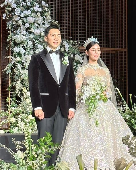In Photos Lee Seung Gi And Lee Da In S Elegant Wedding Metro Style