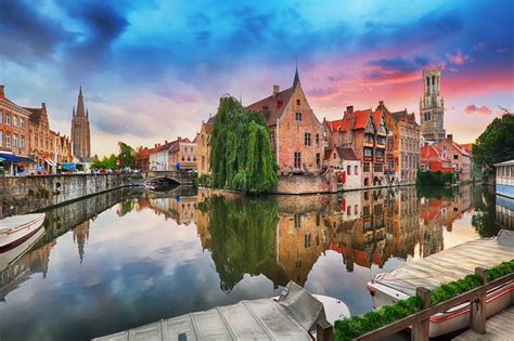Het koninkrijk belgië is een land in het westen van europa. Brugge: de sprookjesstad van België