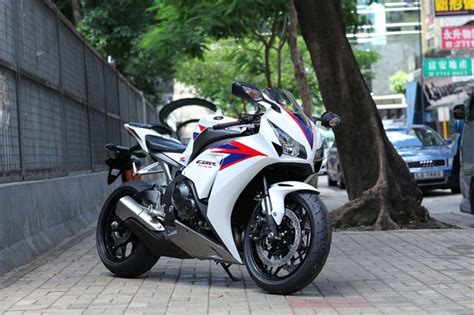 Contact honda cbr 1000rr on messenger. LEAKED: 2012 Honda CBR1000RR - Asphalt & Rubber