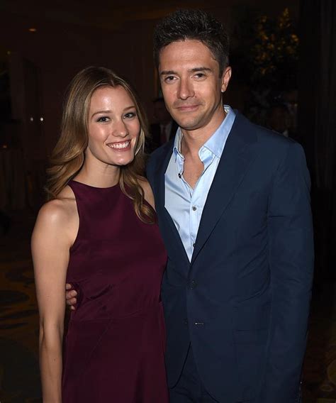 Topher Grace And Ashley Hinshaw Are Expecting Womans Day