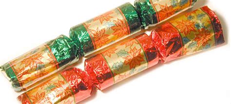 Choosing the best luxury christmas crackers can be hard, as it's not until you've (literally) pulled them apart that you'll know whether they they might be small, but these luxury christmas crackers are perfectly formed! A Very British Christmas Part 3: Crackers | Anglophenia | BBC America