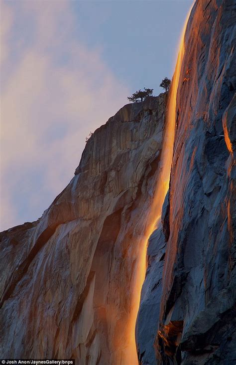 Horsetail Falls The Amazing 2000ft Natural Firefall