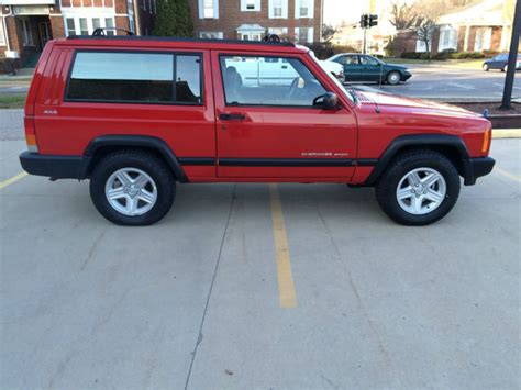This jeep still runs really well, but it does have some issues. 1998 JEEP CHEROKEE SPORT RED 2-DOOR, 4X4, 4.0 RUST FREE ...