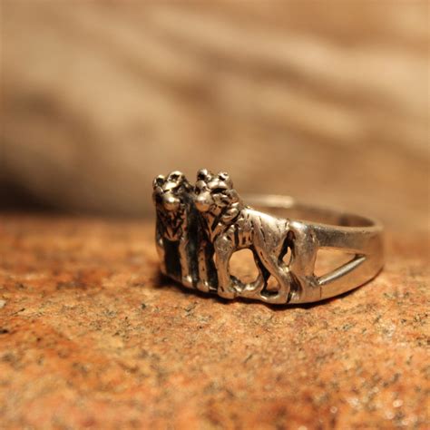 Vintage Sterling Mens Ring Wolf Ring Navajo Native American Signed Ring