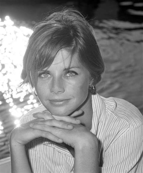 Fabulous Portrait Photos Of Jan Smithers In The S And S Vintage News Daily