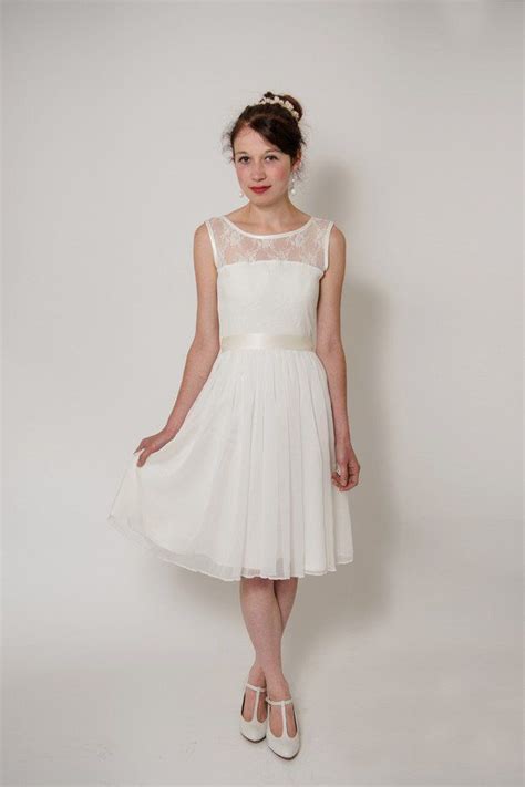 Das perfekte hochzeitskleid für jede frau. Brautkleid "Little Fairy" mit Chiffon in Creme ...