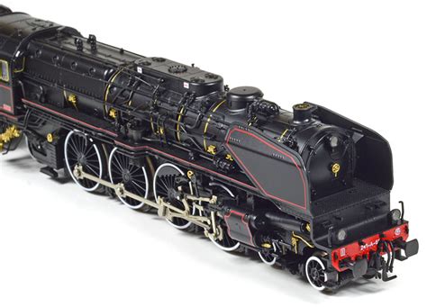 A Star Is Born Trix Sncf Class 241 A Steam Locomotive In Ho Scale