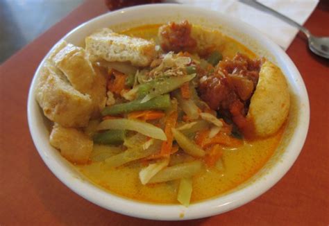 Sambal goreng hati kentang sambal goreng hati sambal (sayur) (19) muffins (24) nanas (19) nasi dan lontong (52) nasi goreng (5) oatmeal (23) obsesi roti (63) olahan ikan (38) pancakes (8) pasta (43) pastry. Cara Membuat Lontong Sayur Mudah Dan Sederhana | SAJIAN ENAK - Kumpulan Resep Ala Koki