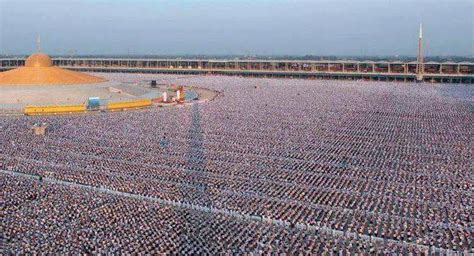 One Million People Gather For Prayer In Thailand 4 Pics