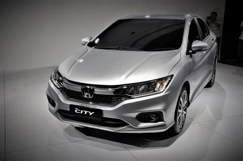 The honda city hybrid returns a mileage of 25.64km/l. 2017 Honda City Preview Roadshow - Autoworld.com.my
