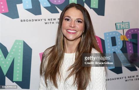 Sutton Foster Photos And Premium High Res Pictures Getty Images