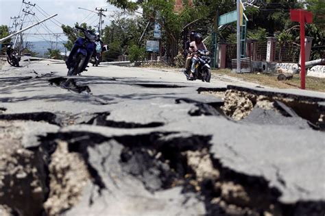 Indonesia Clamps Down On Looting As Quake Tsunami Toll Tops 1200 Abs Cbn News