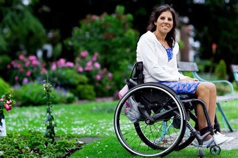 Healthy Woman Who Became Paralysed Overnight Went On To Find Love And A