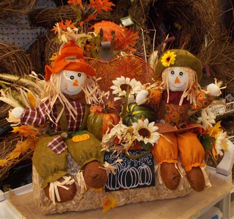 20 Hay Decorations For Fall Decoomo
