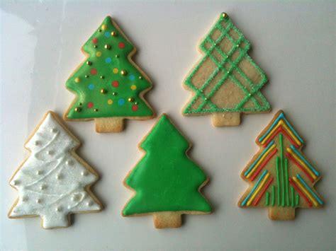 Do you have a video of how u decorated the christmas trees? trees! | Christmas sugar cookies, Cookie decorating, Sugar ...