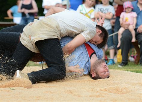 Schlussgang schaffhauser kantonalschwingfest in thayngen in voller länge. Schwingen: Zwei Aarauer auf der Baldegg im Schlussgang ...