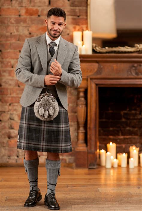 How To Wear Scottish Tartan And The Highland Kilt In 2020 Kilt Outfits Tartan Kilt Men In Kilts