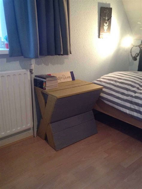 X Shape Bedside Table From Some Pallet Parts 1001 Pallets Pallet