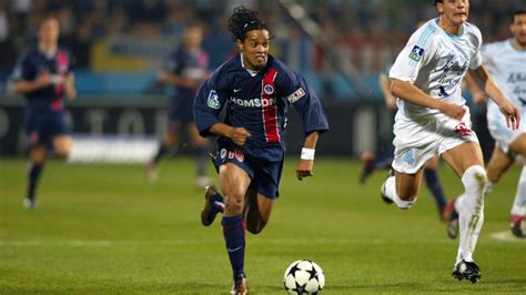 Ronaldinho crazy skills show psg 2001 2003. PSG | Diouf : « Ronaldinho ? Un joueur surnaturel