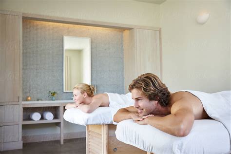Couple Getting A Massage Treatment At Luxury Spa Del Colaborador De