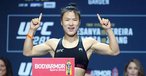 Ufc Results Zhang Weili Submits Carla Esparza Reclaims