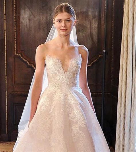 Monique Lhuillier Helena SP19 New Wedding Dress Save 33 Stillwhite