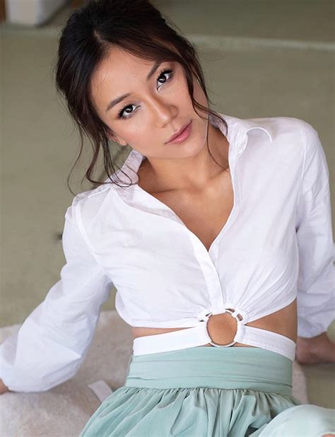 Angela Zhou In 2021 Fashion Women Women S Top