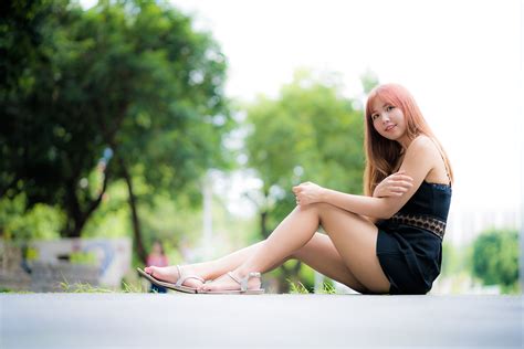 4k 5k 6k 7k Asian Brunette Girl Smile Sitting Hands Legs Hd Wallpaper Rare Gallery
