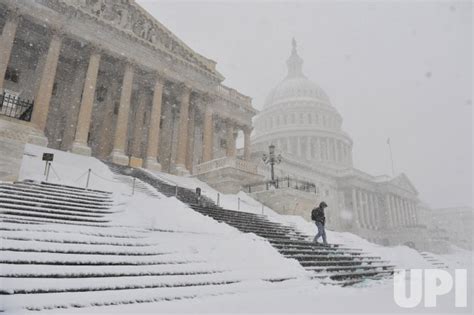 photo snowstorm hits northeastern united states wap20091219305