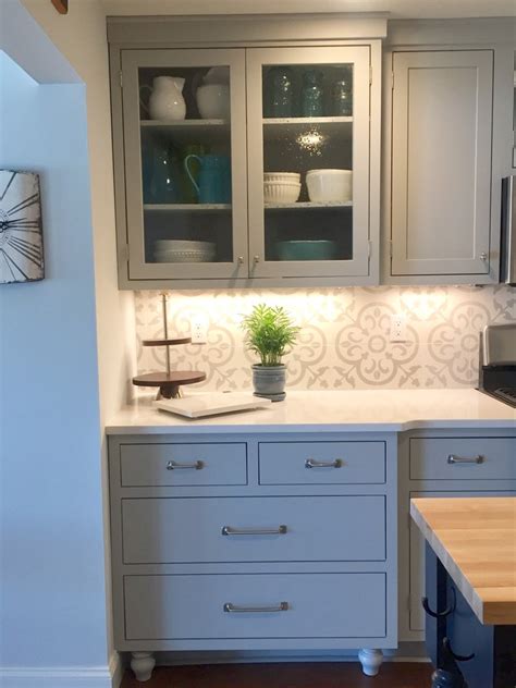 So far i've added an additional pantry cabinet, i added a plate rack to the side of that cabinet and this past week. Crown molding on shaker style cabinets | Shaker style ...