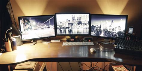 In order to change that, you will have to go into settings and options. Too Much Screen Space? 6 Ways To Use Your Multiple Monitor ...