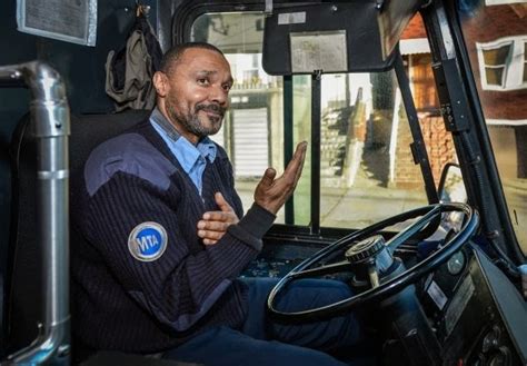 Bus Driver Teaches Himself Sign Language To Communicate With Deaf