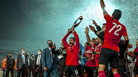 النَّادِي الأَهْلِيّ لِلْرِيَاضَةِ البَدَنِيَة أو كَما يُعرف اختصارًا بِاسم النَّادِي الأَهْلِيّ، هو نادٍ رياضي مصري محترف يلعب في الدوري المصري الممتاز، ومقره في القاهرة، وهو النادي الوحيد في مصر بجانب نادي الزمالك الذي لم يهبط إلى دوري الدرجة الثانية. كم هي المكافأة التي سيحصل عليها الأهلي المصري بعد فوزه بدوري الأبطال؟ - الرياضي - ملاعب عربية ...