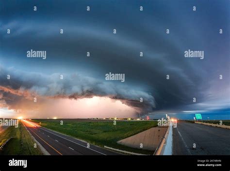 Storm Chaser Has Captured Incredible Footage From The Eye Of America S