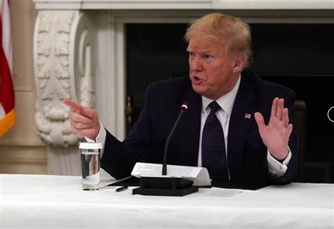 Phó trưởng ban biên tập thường trực ts.bs. Ông Trump uống thuốc chống sốt rét hàng ngày để ngừa Covid-19