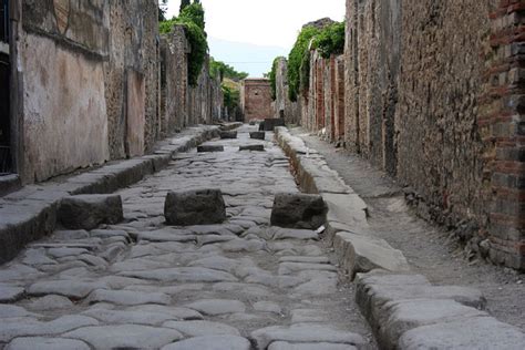 pɔmˈpei̯.iː) was an ancient city located in what is now the comune of pompei near naples in the campania region of italy.pompeii, along with herculaneum and many villas in the surrounding area (e.g. True Brick Ovens: What happened in Pompeii?