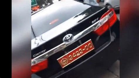 Viral Video Wanita Pakai Mobil Pelat Tni Palsu Wanita Minta Maaf