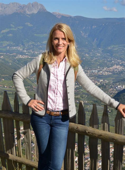 Sonja weissensteiner verlebte ihre kindheit mit zwei geschwistern im elterlichen hotel „castel latemar am karerpass zwischen rosengarten und latemar in den dolomiten. Musik in den Bergen Bilder - TV Wunschliste