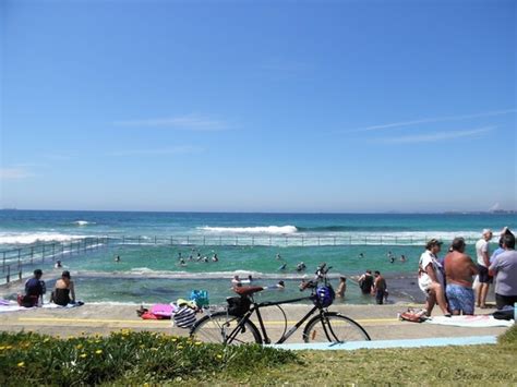 南半球は夏真っ盛り！サーフィンやボディボード、キャンプも楽しめるオーストラリア・シドニーの海水浴場「トラジビーチ」 趣味女子を応援するメディア「めるも」