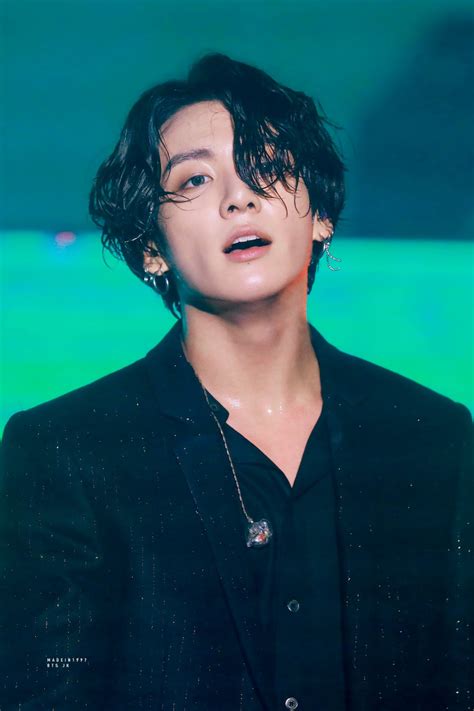 The fan page for the maknae, main vocalist, rapper, and dancer of bts. ARMY are going crazy over this look of BTS' Jungkook | allkpop