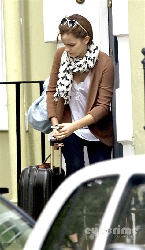 Emma Watson Leaves Her Home In London Sep Emma Watson Photo Fanpop