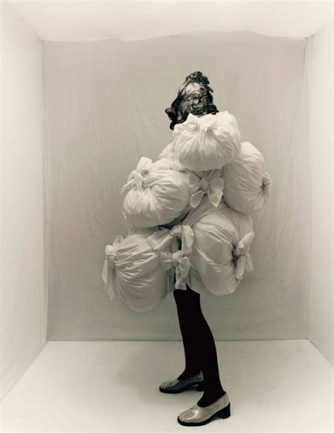 9 Razones Por Las Que Rei Kawakubo Se Merece Ser La Protagonista Del Met Vein Magazine