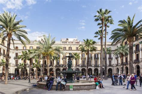 This is a place for. Descubre las plazas porticadas de Barcelona