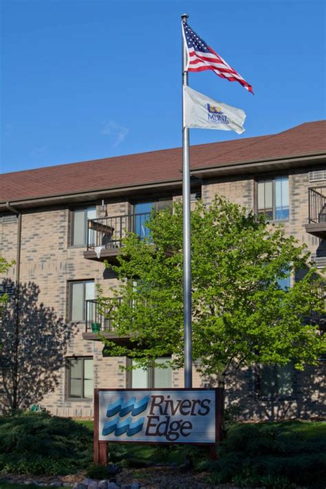 Just steps from the mississippi river! Photos - Rivers Edge Apartments - Munz Apartments - Green ...