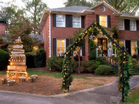 19 Outdoor Christmas Decorating Ideas Hgtv