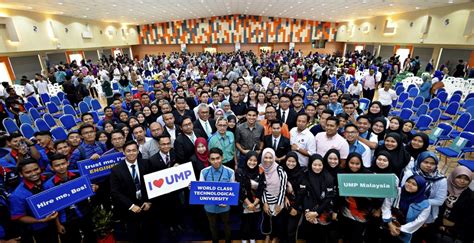 Malaysia's youth and sports minister, khairy jamaluddin speaking at the latest rise up with leaders series by ucsi scholars' circle. Minister of Youth and Sports met some 1,500 university ...