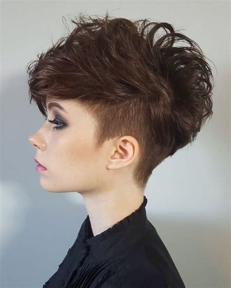 Most flattering hairstyles for round faces. 10 Short Haircut Styles for Ladies - Cute Easy Short ...